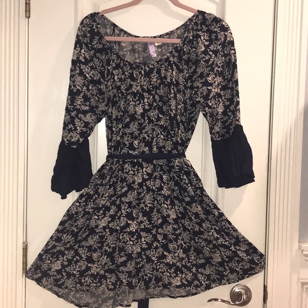 NWT Francesca’s Navy Flower Print Dress